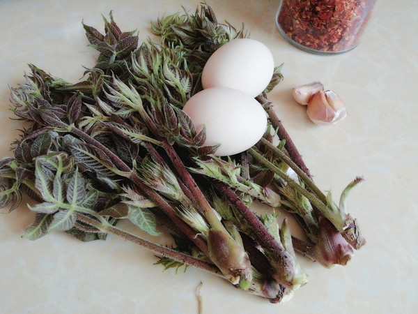 Fried Eggs with Spiny Sprouts recipe