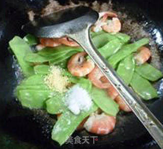 Fried Lentils with Headless Shrimp recipe