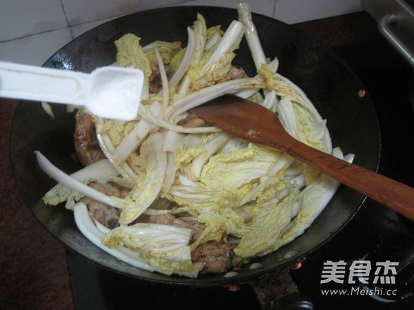 Pork Ribs Braised and Stir-fried Cabbage recipe