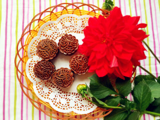 Chocolate Cantonese-style Moon Cakes (with Mung Bean Paste) recipe