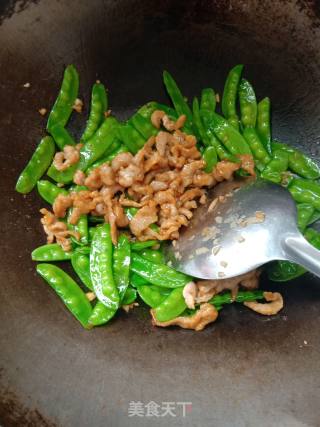 Fried Pork with Snow Peas recipe