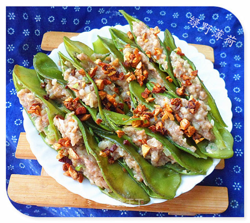 Golden Garlic Stuffed Cat's Ears with Beans recipe