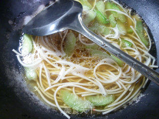 Braised Egg Loofah Noodle Soup recipe