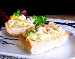 [western Style] Whole Wheat Bread with Crab Meat and Lettuce Salad recipe