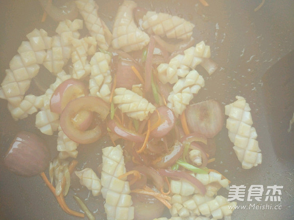 Fried Squid Flower with Onion recipe