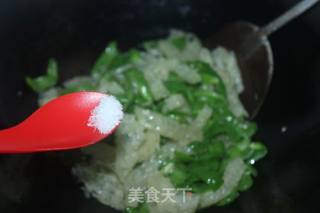 Stir-fried Pork Skin with Green Pepper recipe