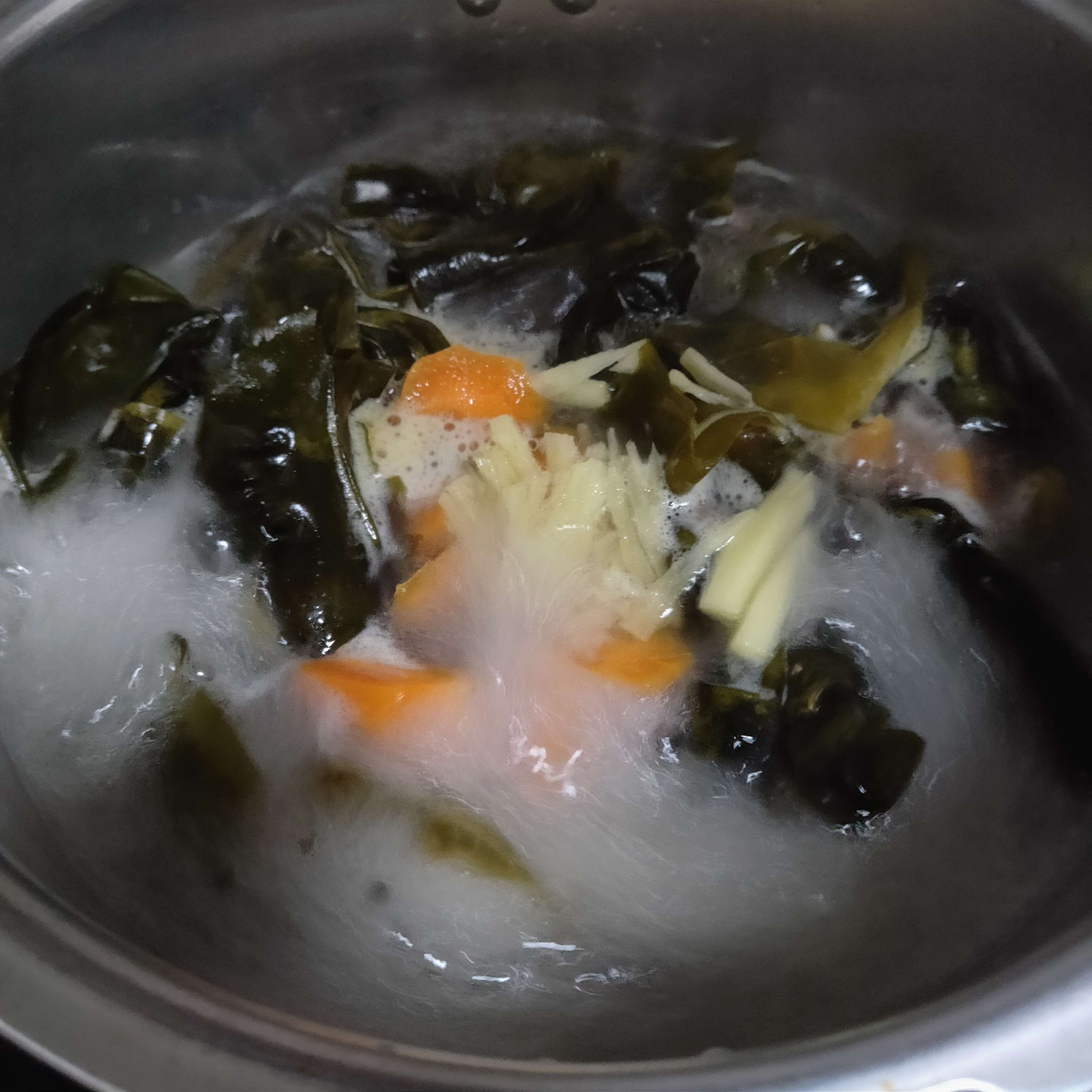 Seaweed Pork Ribs Soup recipe