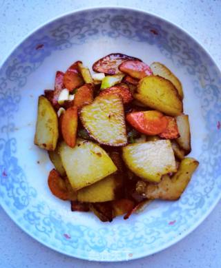 Fried Potatoes with Carrots recipe