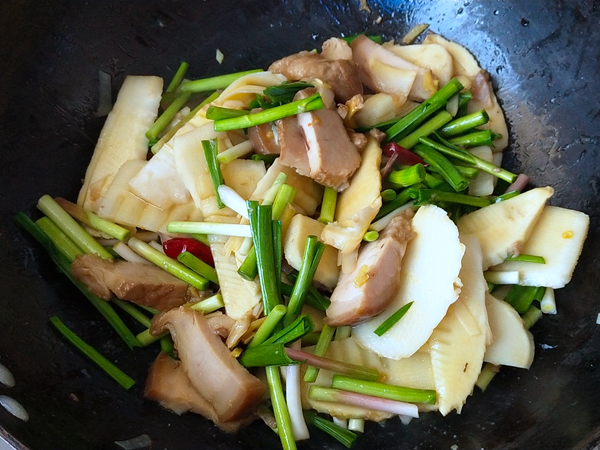 Fried Spring Bamboo Shoots with Braised Pork recipe