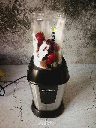 Cherry Yogurt Milkshake recipe