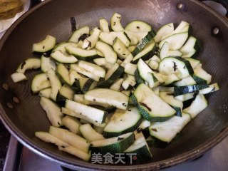 Stir-fried Italian Melon with Olive Vegetables recipe