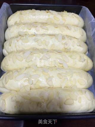 Tiled Almond Chop Bun recipe