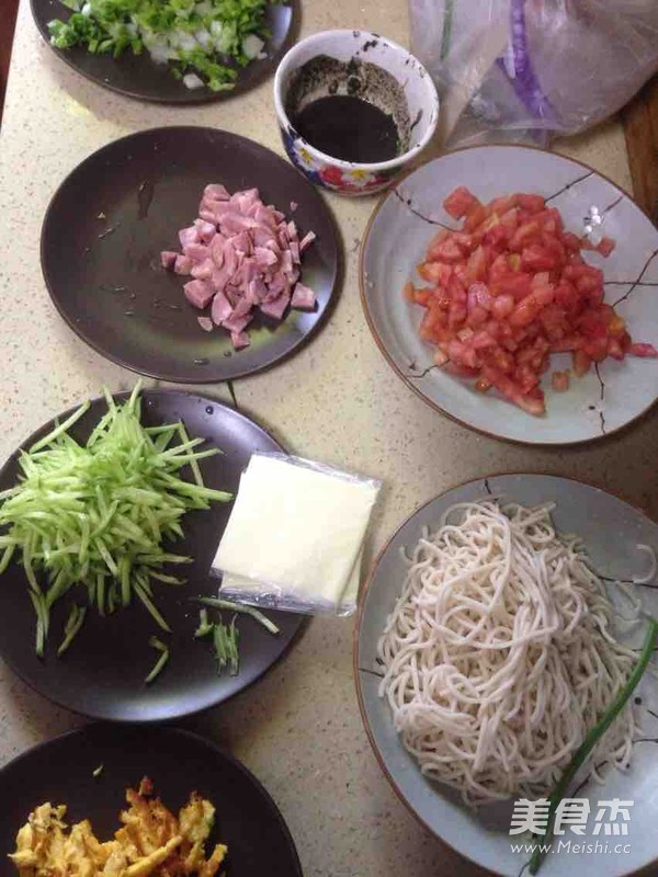 Braised Noodles with Black Sesame Sauce recipe