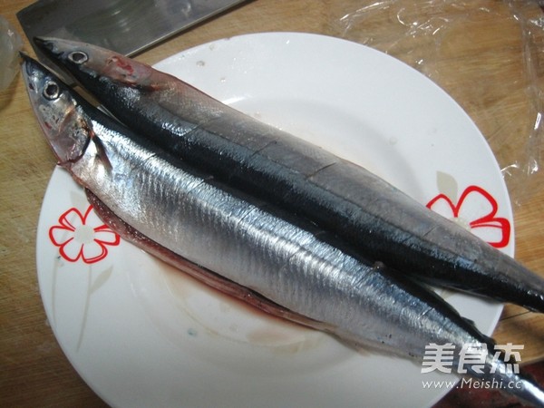 Grilled Saury with Spicy Sauce recipe