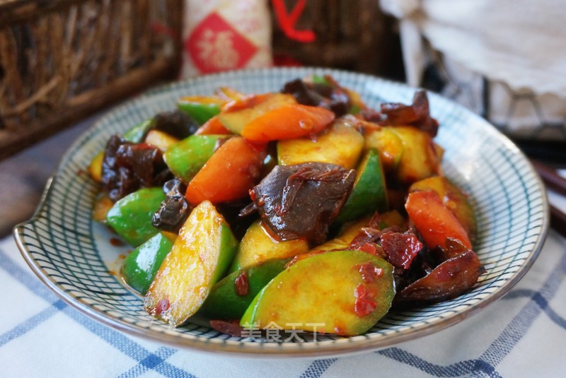 Stir-fried Fungus with Cucumber recipe