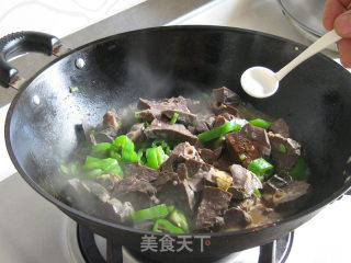 Stir-fried Pork Lung with Hot Peppers recipe