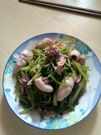 Stir-fried Celery with Pen Tube recipe