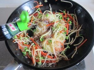 Stir-fried Rice Noodles with Seafood recipe