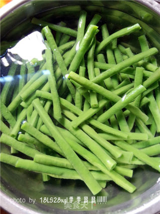 Cowpeas with Sesame Sauce recipe