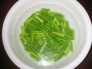 Stir-fried Beef with Garlic Sprouts recipe