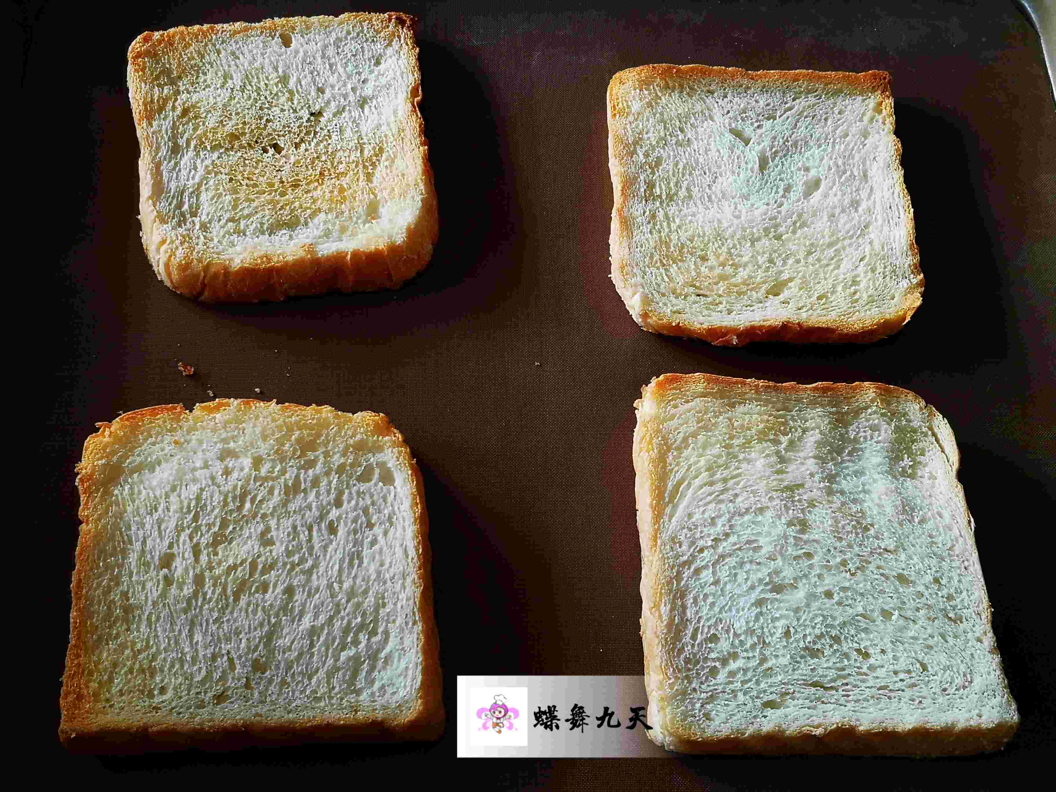 The Easiest Way to Consume Salted Egg Yolk, Golden Sand Toast recipe