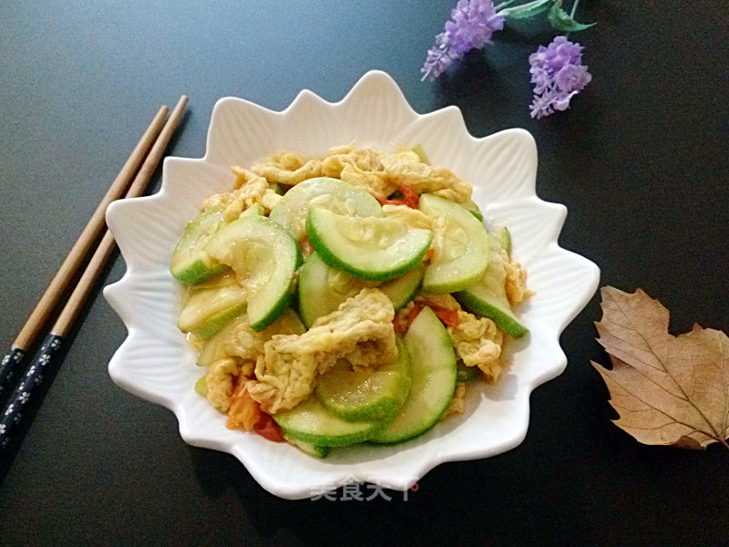 Scrambled Eggs with Cucumber and Tomato recipe