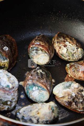 A Few Simple Steps to Make Delicious and Tasty [fried Garlic Abalone] recipe