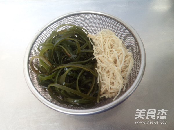 Enoki Mushroom Mixed with Kelp Shreds recipe