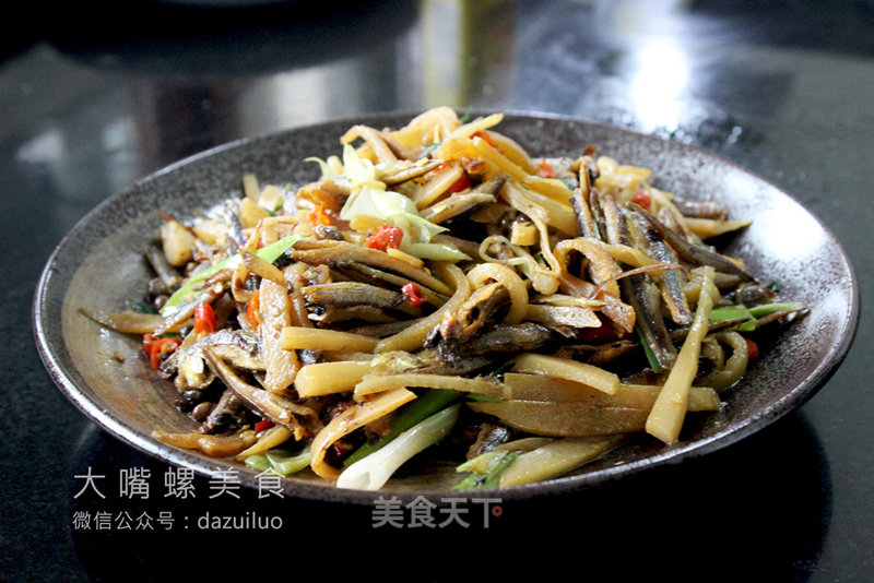 Stir-fried Dried Fish with Sour Bamboo Shoots recipe