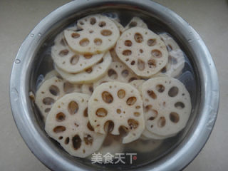 To Benefit The Stomach, Invigorate The Spleen and Replenish Calcium [cavern Bone Lotus Root Soup] recipe