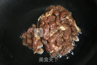 [peach and Plum Cooking] A Home-cooked Dish to Prevent Aging, Prolong Life and Longevity-stir-fried Pork with Seafood and Mushroom recipe