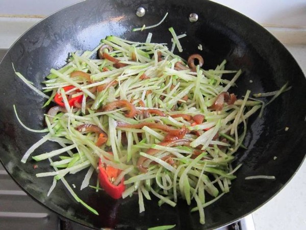 Stir-fried Pork Skin with Green Radish recipe