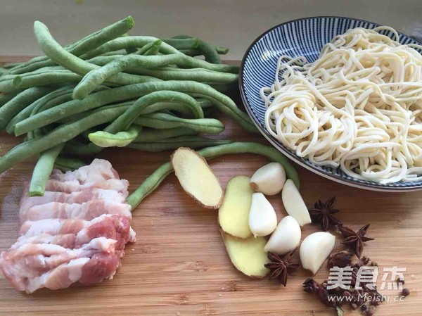 Braised Noodles with Quick Beans recipe