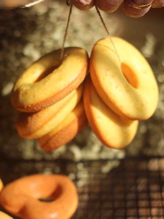 Low-sugar and Low-oil Orange-flavored Donuts recipe