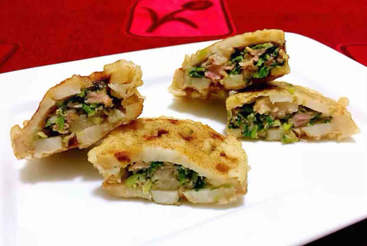 Fried Lotus Root Tongs with Fresh Meat and Coriander recipe