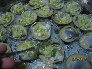 Raw Sea Clam Steamed Garlic recipe