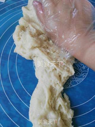 Egg Yolk Pastry ~ Detailed Process of Kneading The Oily Crust by Hand recipe