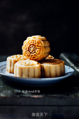 Cantonese-style Lotus Paste and Egg Yolk Mooncakes recipe