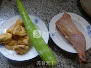 Boiled Chicken Drumsticks with Tofu and Lettuce in Oil recipe