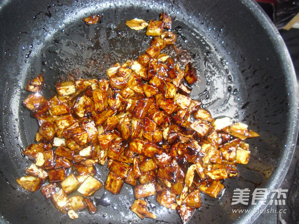 Fried Potatoes with Walnuts in Sauce recipe