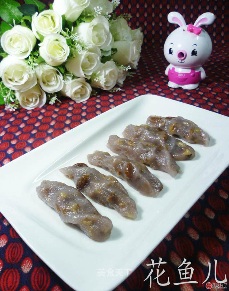 Pinch of Glutinous Rice with Raisins, Walnuts and Nuts