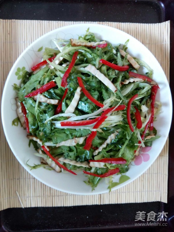 Red Pepper Dried Bean Curd Mixed with Bitter Chrysanthemum recipe