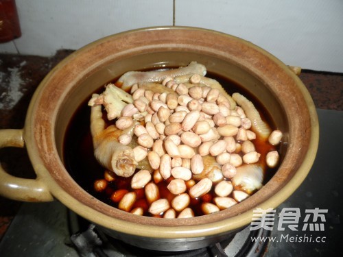 Peanut Pot Chicken Feet recipe