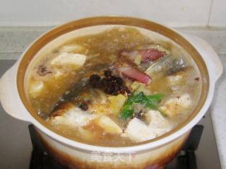 Stewed Silver Carp Head with Frozen Tofu and Bacon recipe