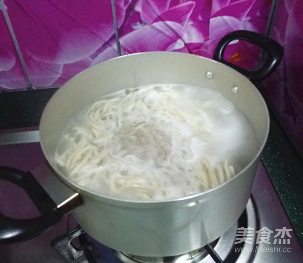 Three Fresh Noodles with Fish Ball and Belly recipe