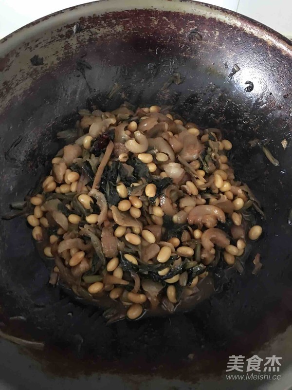 Potherb Mustard Fried Pork Skin Soy Beans recipe