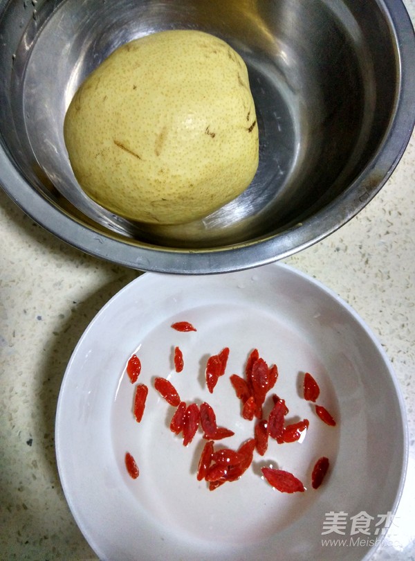 Steamed Sydney Pear with Rock Sugar and Wolfberry recipe