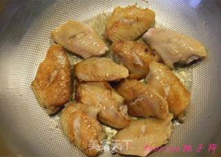 Braised Chicken Wings with Spring Bamboo Shoots in Oil recipe
