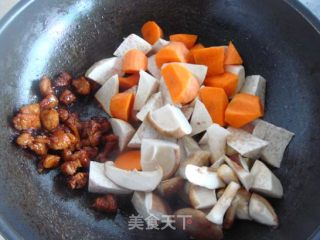 Stewed Rice with Taro and Carrots recipe