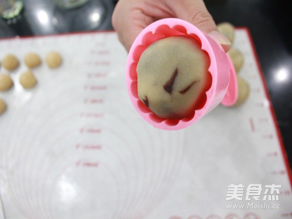 Classic Cantonese Bean Paste Mooncake recipe